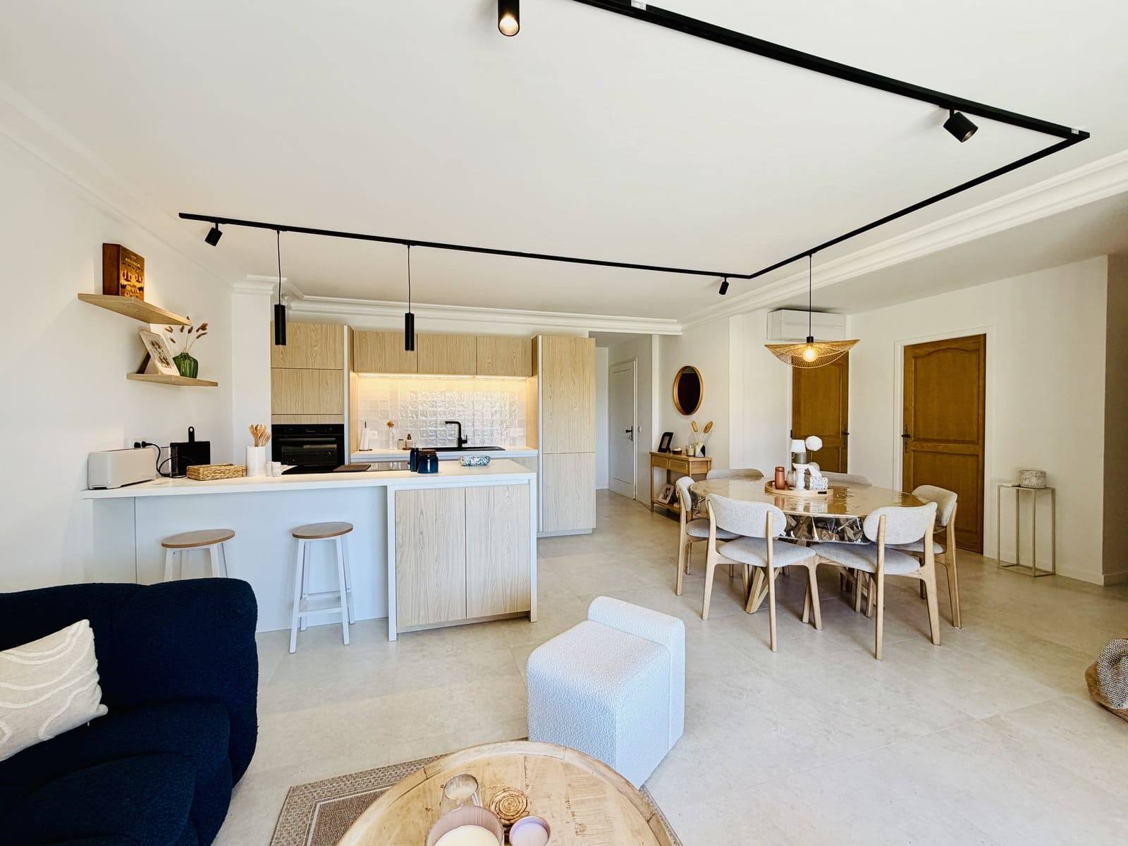 BIEN D'EXCEPTION, ESPRIT MAISON SUR LES TOITS - TERRASSE DOMINANTE - GOLF DE PONT ROYAL