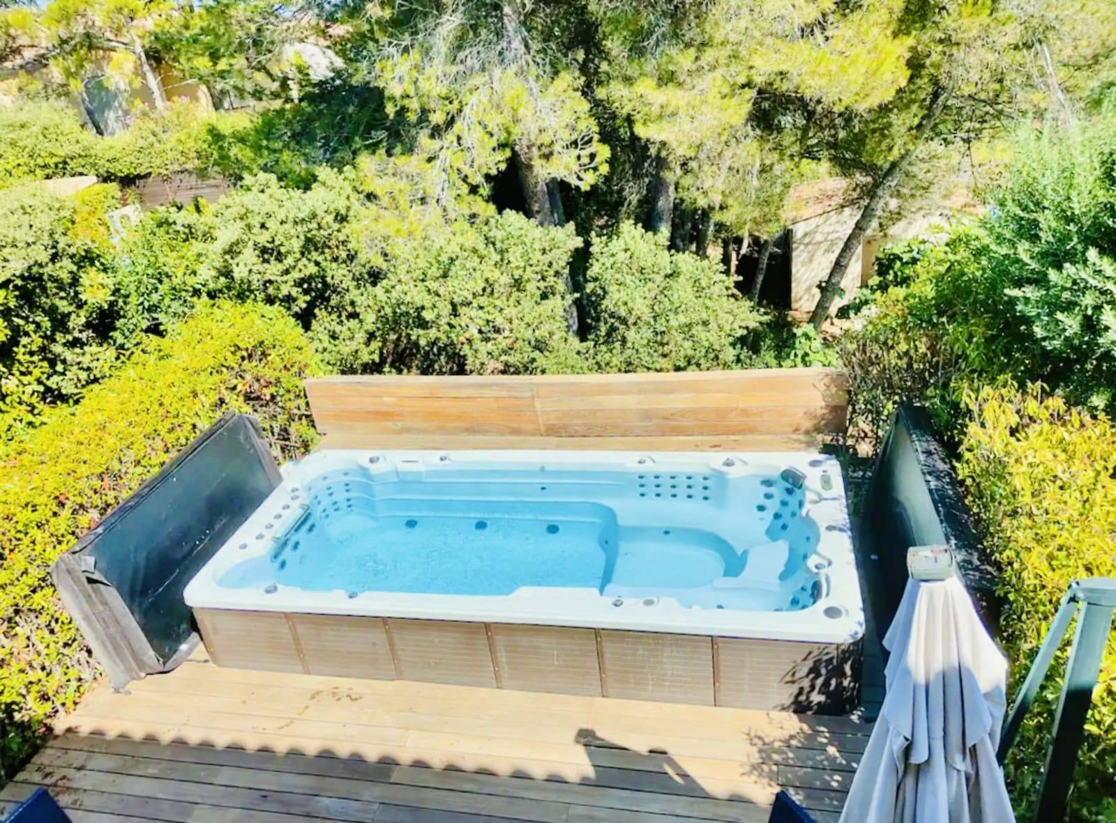 MAZET 3 CHAMBRES AVEC JACUZZI PRIVATIF, PISCINE RÉSIDENTIELLE ET PARKING PRIVÉ SUR LE GOLF DE PONT ROYAL