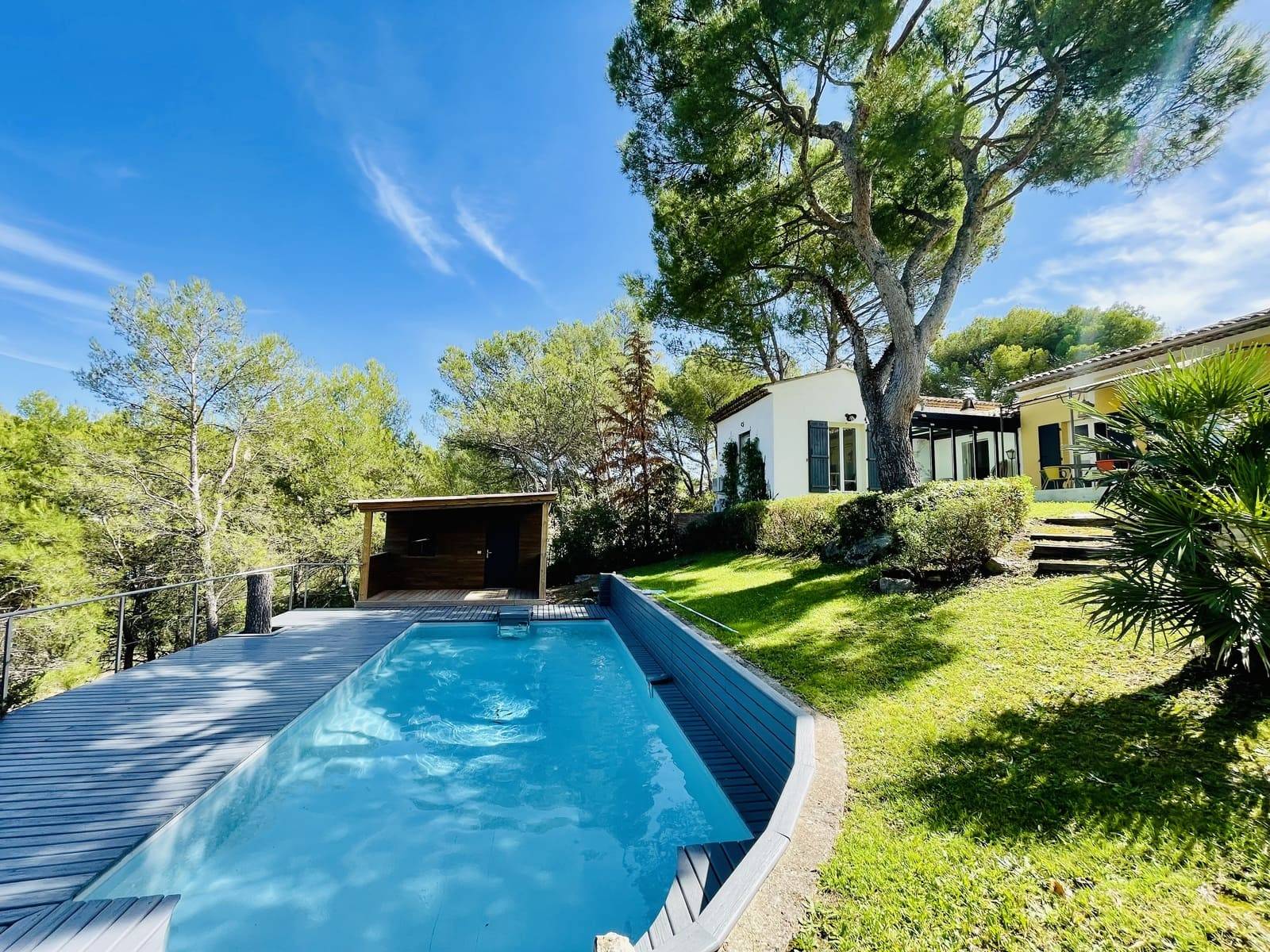 MAISON MEUBLÉE DE PLAIN PIED À VENDRE SUR LE GOLF DE PONT ROYAL À MALLEMORT