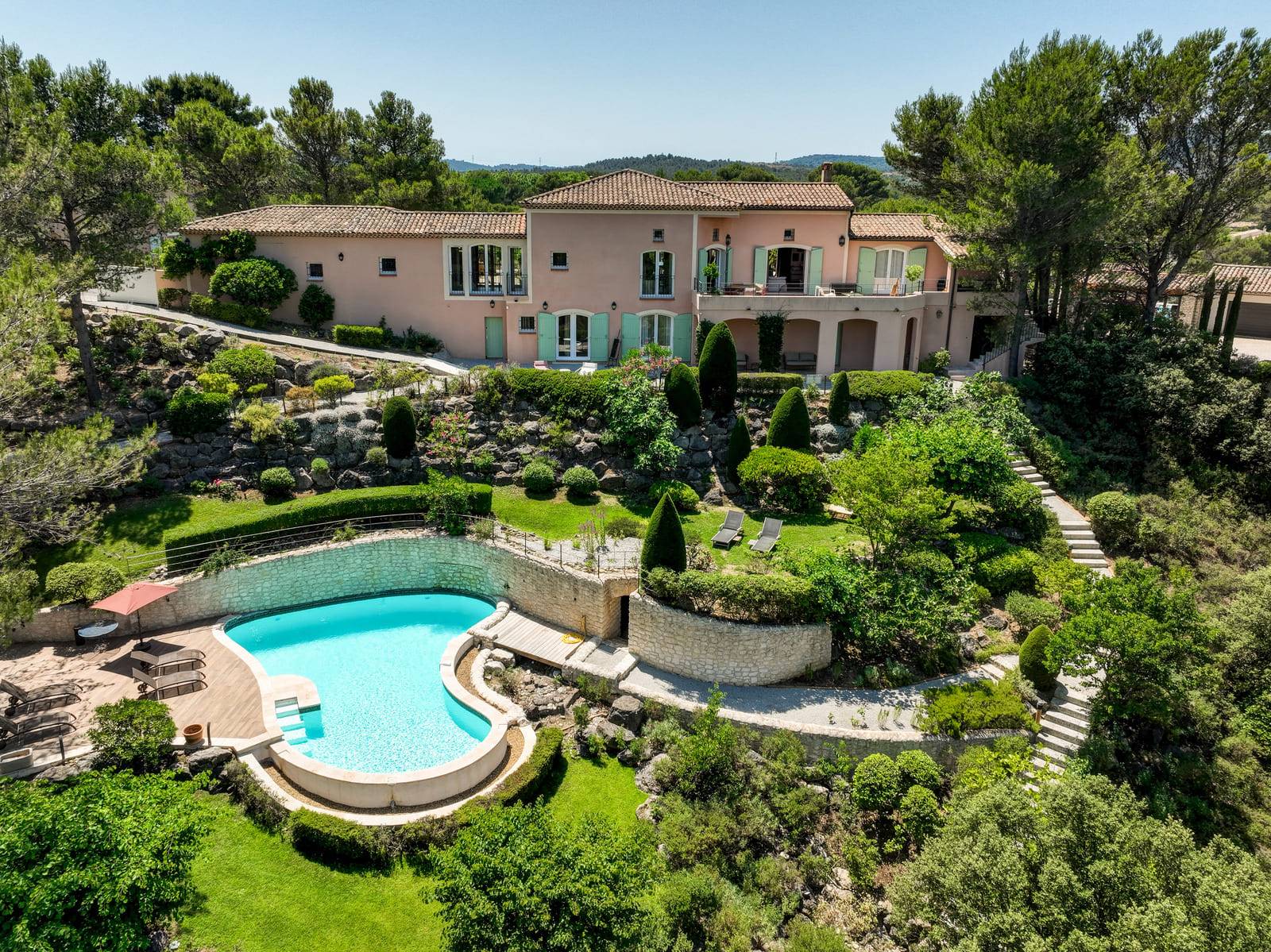 VILLA D'EXCEPTION SUR UN TERRAIN DE 3500M2, DOMAINE ET GOLF DE PONT ROYAL