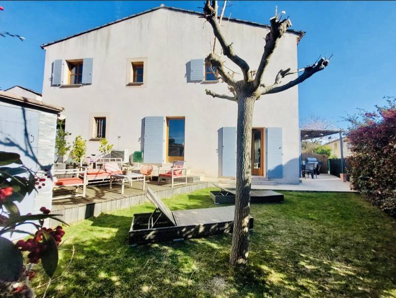 MAISON 4 PIÈCES AVEC PISCINE ET GARAGE SUR LE GOLF DE PONT ROYAL