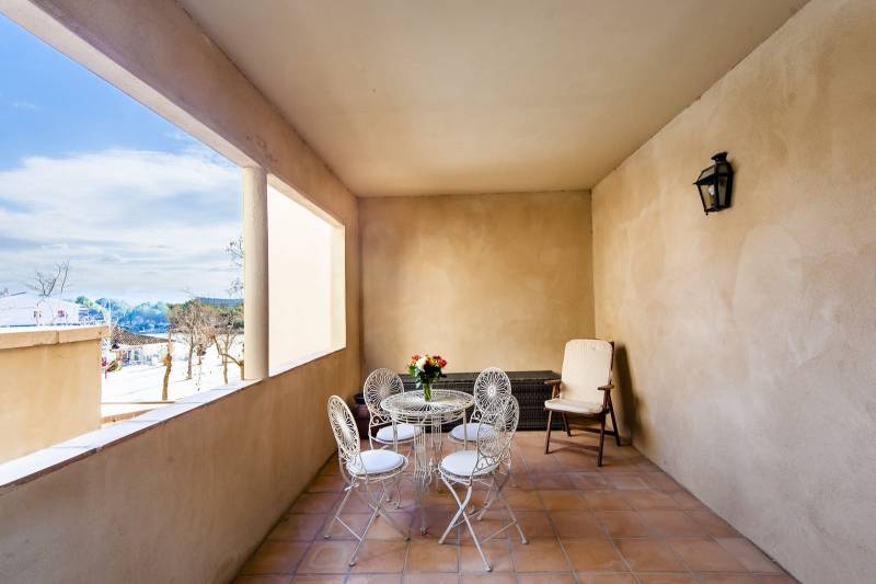 MAGNIFIQUE APPARTEMENT MEUBLÉ SUR LE GOLF DE PONT ROYAL, PARKING SOUTERRAIN ET PISCINE RÉSIDENTIELLE