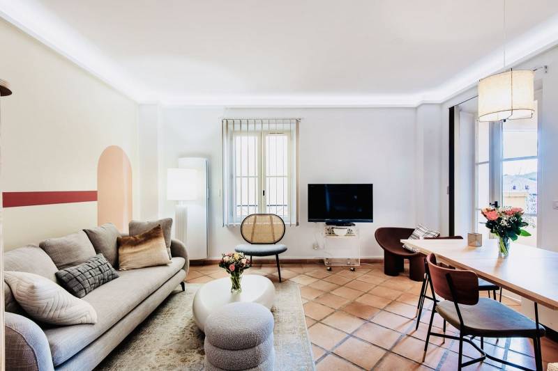 MAGNIFIQUE APPARTEMENT MEUBLÉ SUR LE GOLF DE PONT ROYAL, PARKING SOUTERRAIN ET PISCINE RÉSIDENTIELLE