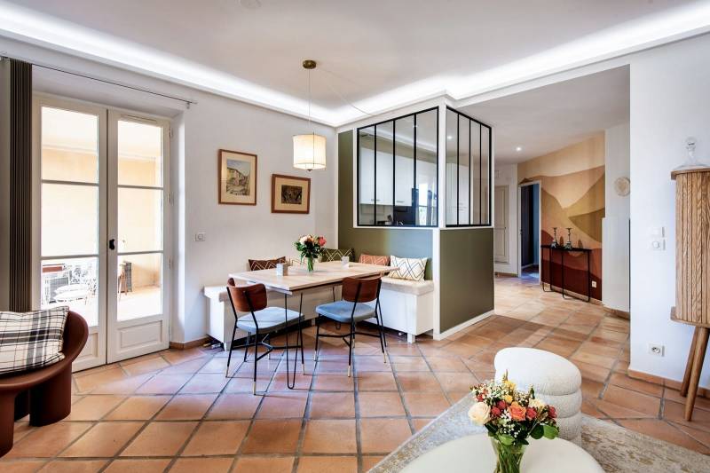 MAGNIFIQUE APPARTEMENT MEUBLÉ SUR LE GOLF DE PONT ROYAL, PARKING SOUTERRAIN ET PISCINE RÉSIDENTIELLE