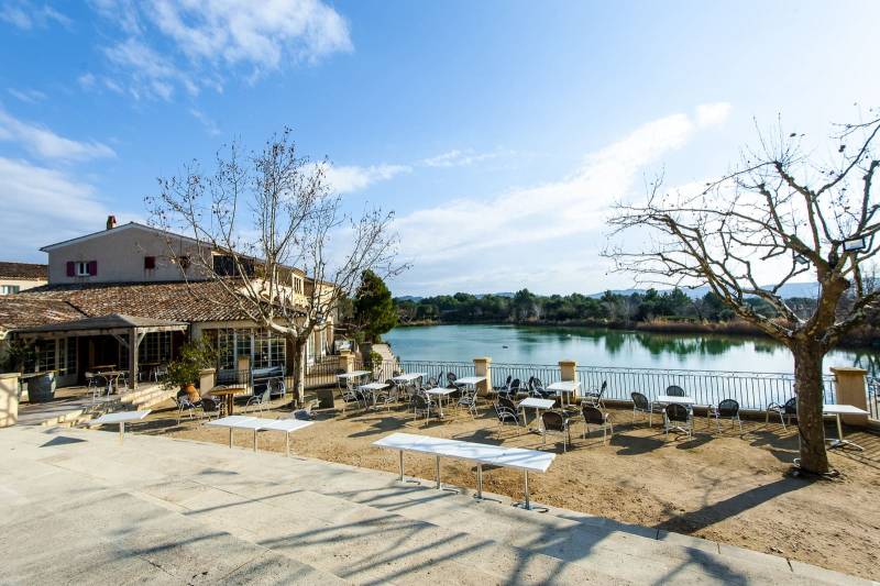 MAGNIFIQUE APPARTEMENT MEUBLÉ SUR LE GOLF DE PONT ROYAL, PARKING SOUTERRAIN ET PISCINE RÉSIDENTIELLE