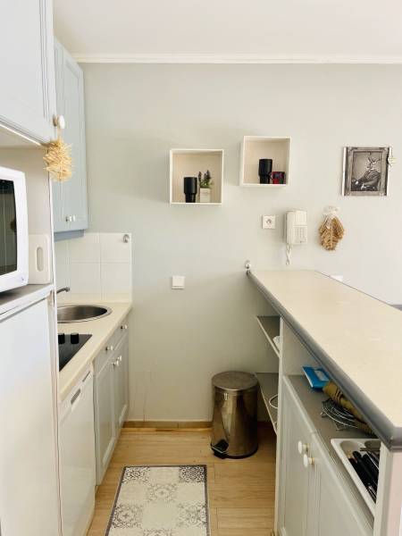 CHARMANT REZ-DE-JARDIN, EMPLACEMENT CENTRAL, PARKING PRIVATIF SUR LE GOLF DE PONT ROYAL