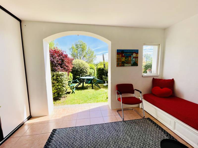 À VENDRE APPARTEMENT MEUBLÉ - JARDIN - PARKING - GOLF DE PONT ROYAL - MALLEMORT - 13370