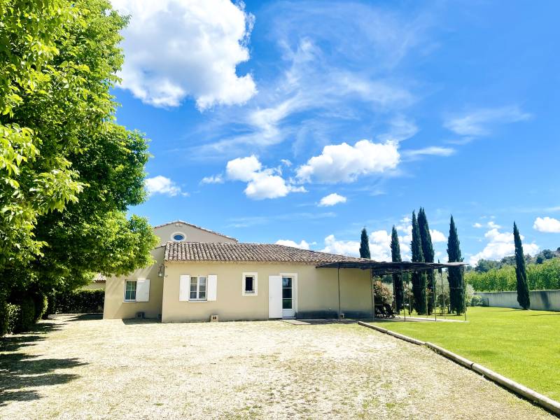 LOCATION SAISONNIÈRE - GRANDE VILLA DE 350M2 - 3 MAISONS INDÉPENDANTES - 18 COUCHAGES - 2 PISCINES - TERRAIN 6000M2 - MALLEMORT -