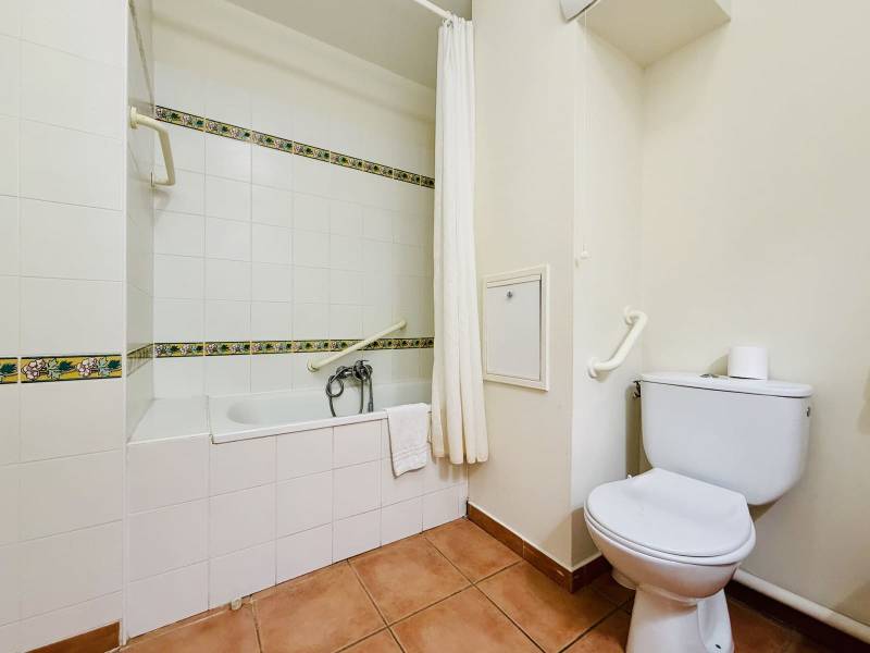 SPÉCIAL INVESTISSEURS: APPARTEMENT 4/5 PERSONNES AVEC JARDIN - GOLF DE PONT ROYAL 13370