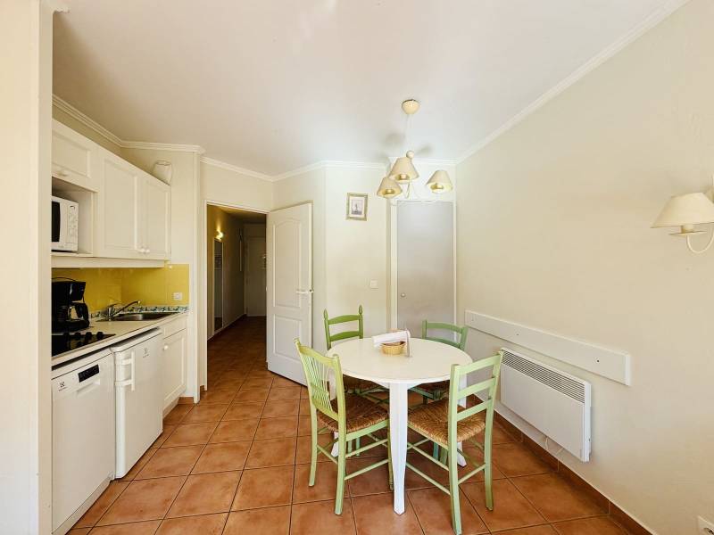 SPÉCIAL INVESTISSEURS: APPARTEMENT 4/5 PERSONNES AVEC JARDIN - GOLF DE PONT ROYAL 13370