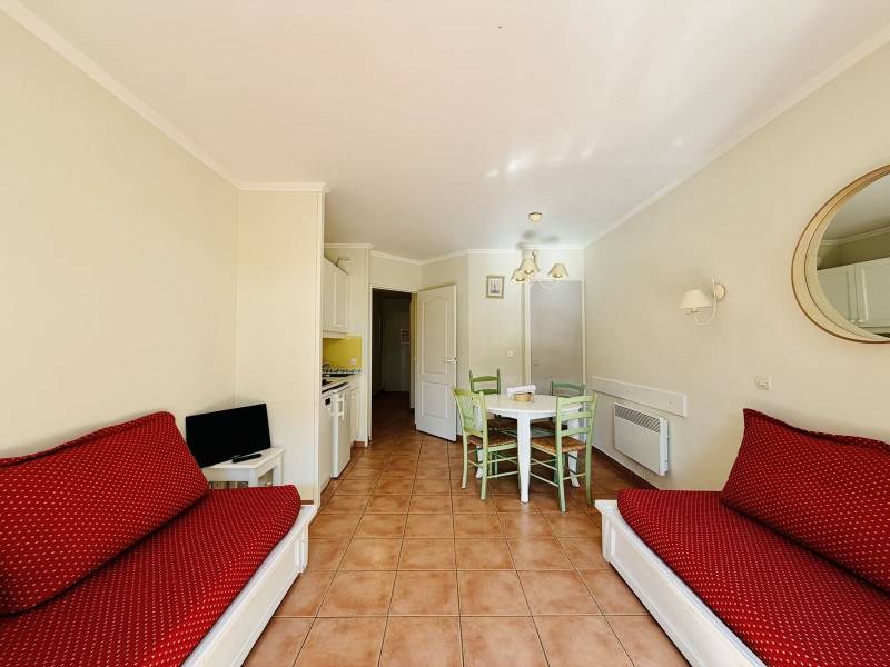 SPÉCIAL INVESTISSEURS: APPARTEMENT 4/5 PERSONNES AVEC JARDIN - GOLF DE PONT ROYAL 13370