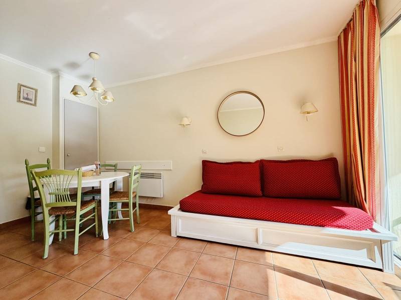 SPÉCIAL INVESTISSEURS: APPARTEMENT 4/5 PERSONNES AVEC JARDIN - GOLF DE PONT ROYAL 13370