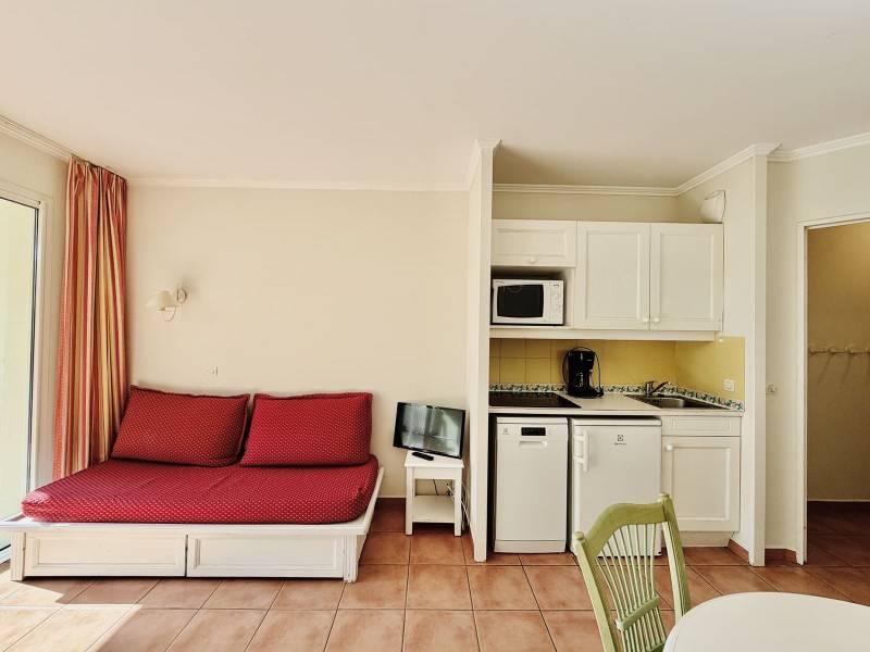 SPÉCIAL INVESTISSEURS: APPARTEMENT 4/5 PERSONNES AVEC JARDIN - GOLF DE PONT ROYAL 13370