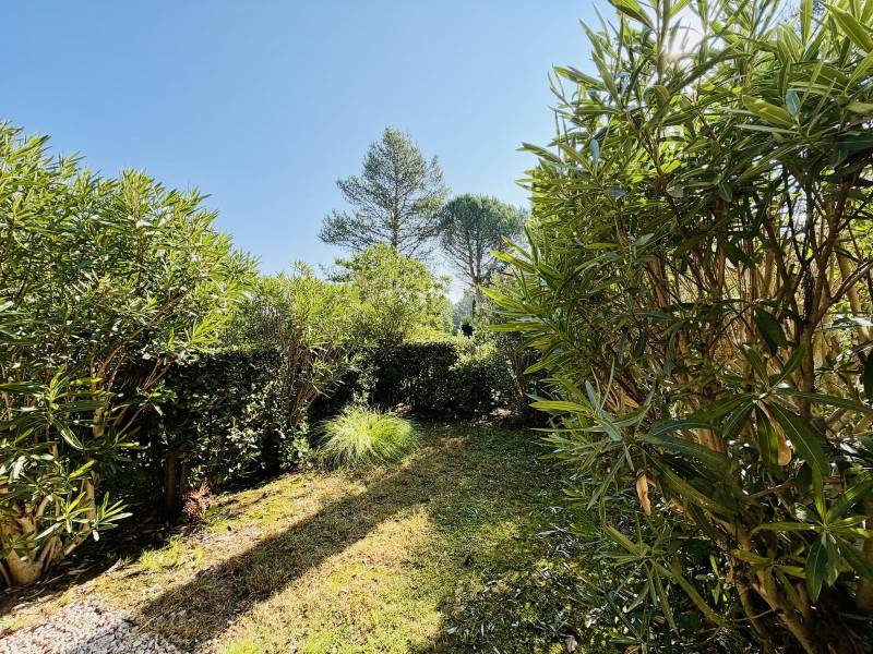 SPÉCIAL INVESTISSEURS: APPARTEMENT 4/5 PERSONNES AVEC JARDIN - GOLF DE PONT ROYAL 13370