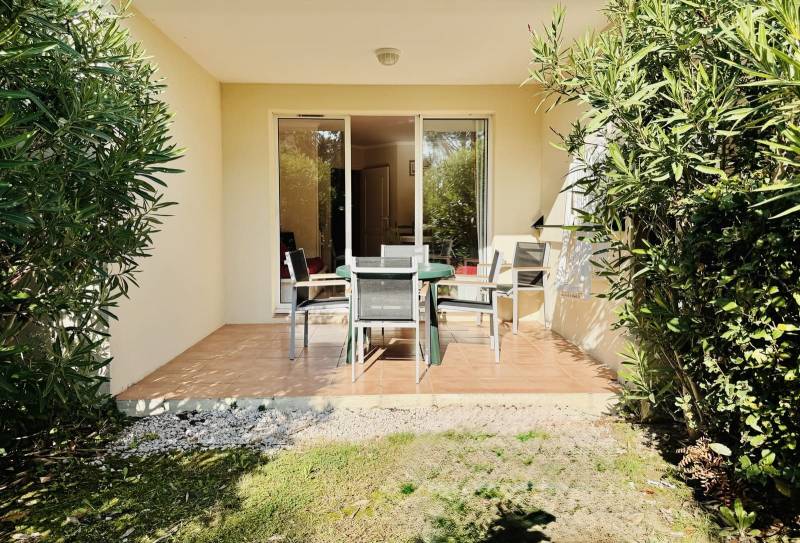 SPÉCIAL INVESTISSEURS: APPARTEMENT 4/5 PERSONNES AVEC JARDIN - GOLF DE PONT ROYAL 13370