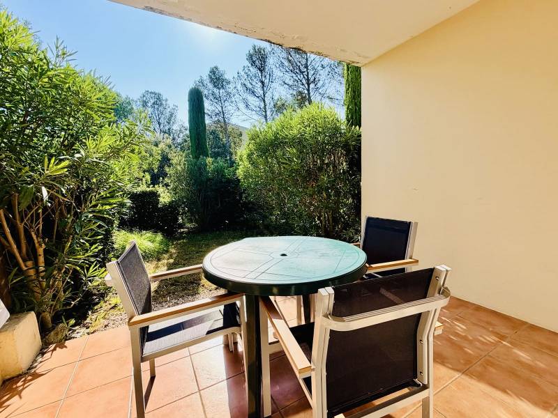 SPÉCIAL INVESTISSEURS: APPARTEMENT 4/5 PERSONNES AVEC JARDIN - GOLF DE PONT ROYAL 13370