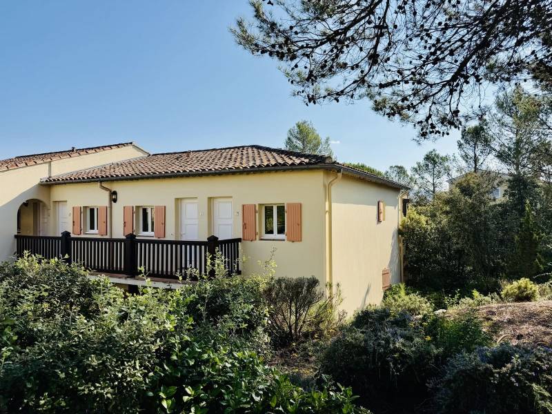 SPÉCIAL INVESTISSEURS: APPARTEMENT 4/5 PERSONNES AVEC JARDIN - GOLF DE PONT ROYAL 13370