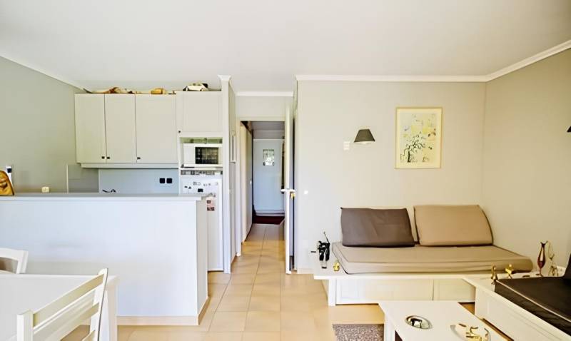 APPARTEMENT AVEC JARDIN - PARKING COUVERT - GOLF DE PONT ROYAL À MALLEMORT