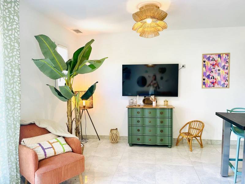 LOCATION SAISONNIÈRE MAISON 3 PIÈCES AVEC JARDIN, PISCINE ET PARKING À MALLEMORT