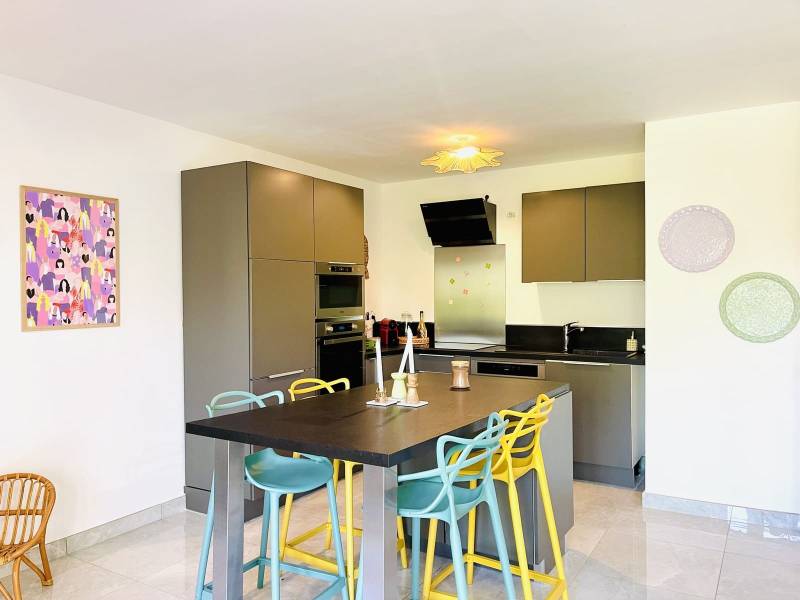 LOCATION SAISONNIÈRE MAISON 3 PIÈCES AVEC JARDIN, PISCINE ET PARKING À MALLEMORT