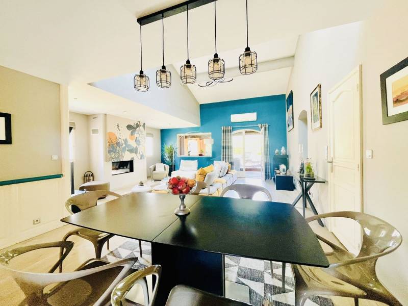 À VENDRE, VILLA 4 CHAMBRES, EN BORDURE DE GOLF À MALLEMORT