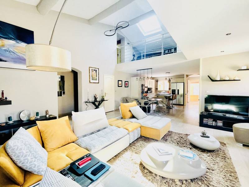 À VENDRE, VILLA 4 CHAMBRES, EN BORDURE DE GOLF À MALLEMORT