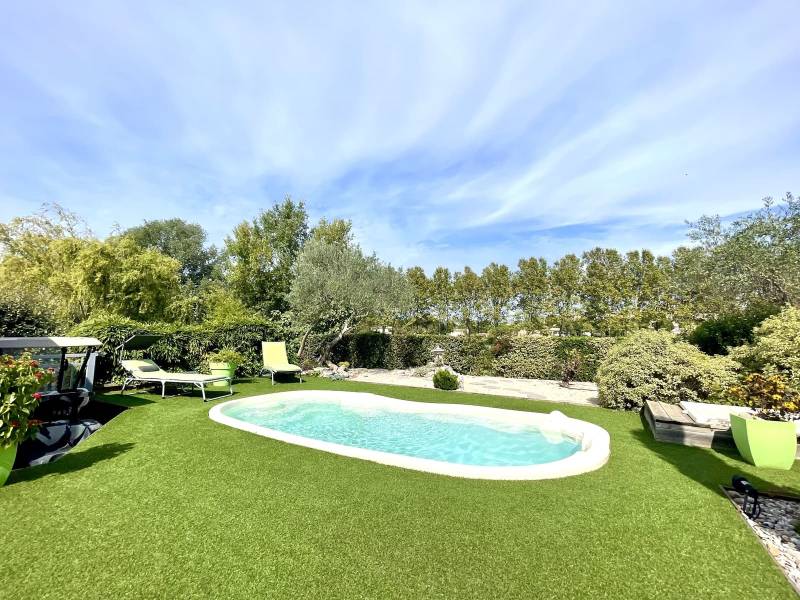 À VENDRE, VILLA 4 CHAMBRES, EN BORDURE DE GOLF À MALLEMORT