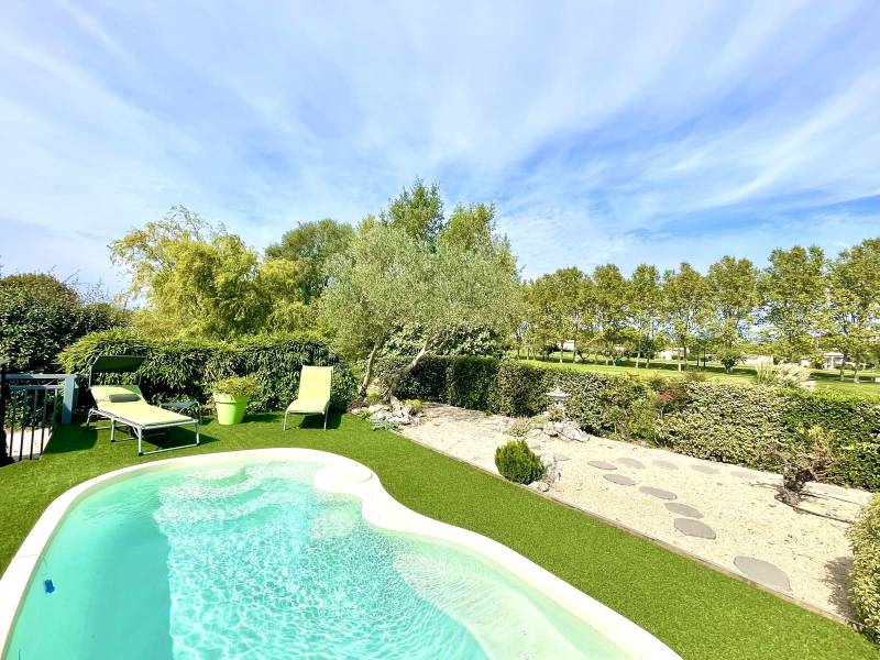 À VENDRE, VILLA 4 CHAMBRES, EN BORDURE DE GOLF À MALLEMORT