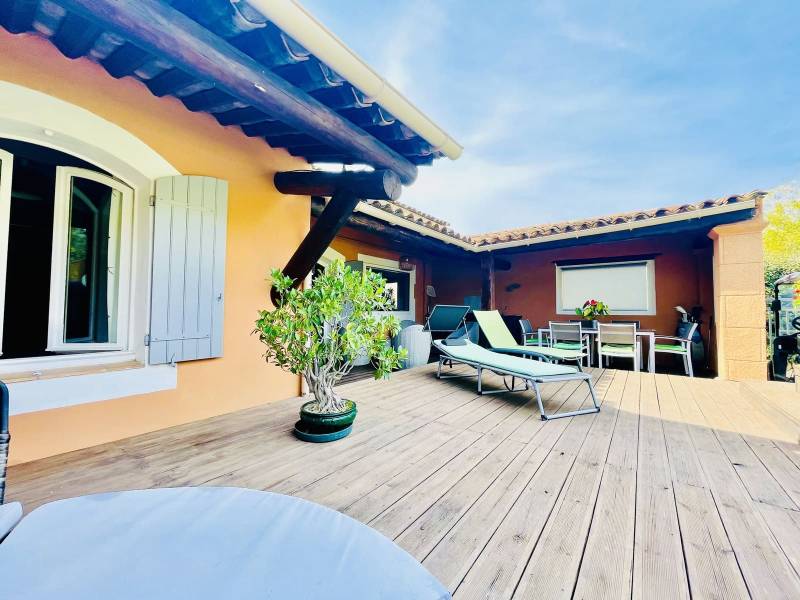 À VENDRE, VILLA 4 CHAMBRES, EN BORDURE DE GOLF À MALLEMORT