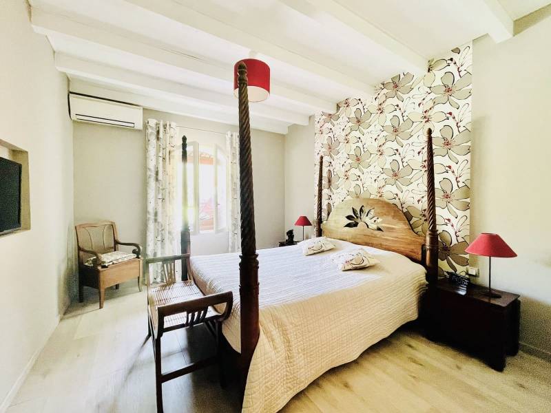 À VENDRE, VILLA 4 CHAMBRES, EN BORDURE DE GOLF À MALLEMORT