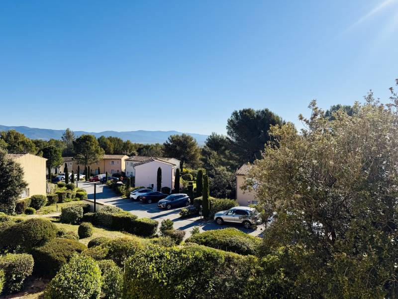 À VENDRE À MALLEMORT – INVESTISSEMENT LOCATIF MEUBLÉ & RÉNOVÉ GOLF DE PONT ROYAL