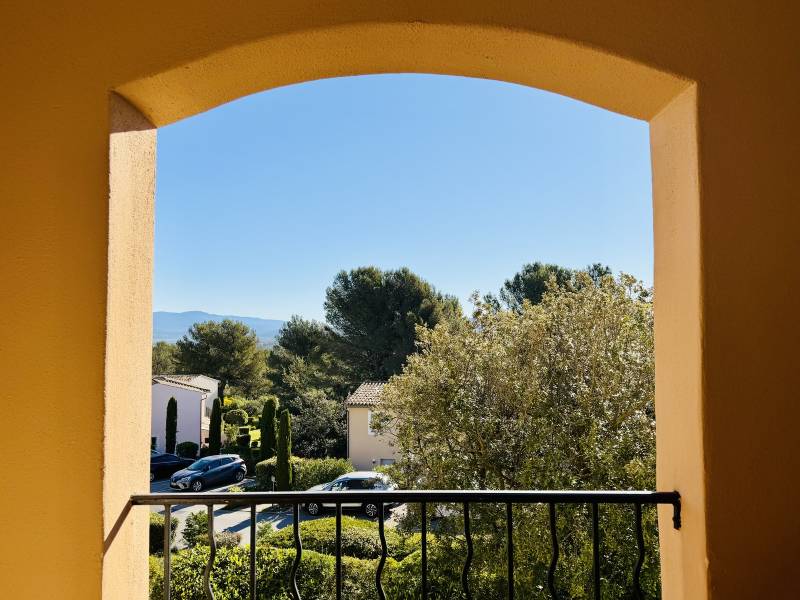 À VENDRE À MALLEMORT – INVESTISSEMENT LOCATIF MEUBLÉ & RÉNOVÉ GOLF DE PONT ROYAL