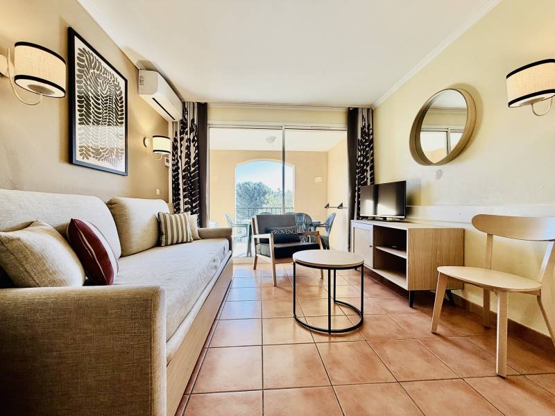 À VENDRE À MALLEMORT – INVESTISSEMENT LOCATIF MEUBLÉ & RÉNOVÉ GOLF DE PONT ROYAL