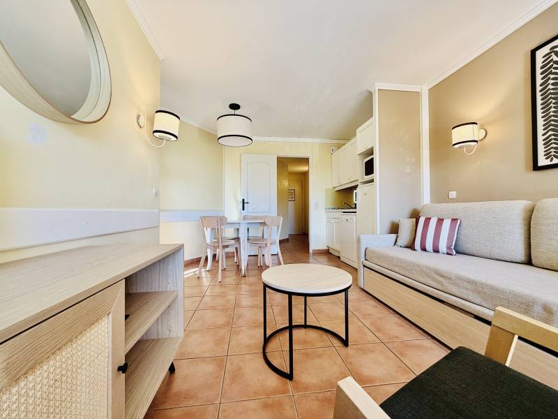 À VENDRE À MALLEMORT – INVESTISSEMENT LOCATIF MEUBLÉ & RÉNOVÉ GOLF DE PONT ROYAL