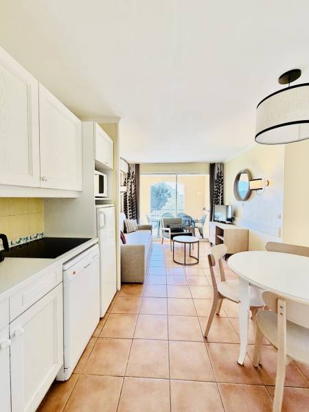 À VENDRE À MALLEMORT – INVESTISSEMENT LOCATIF MEUBLÉ & RÉNOVÉ GOLF DE PONT ROYAL