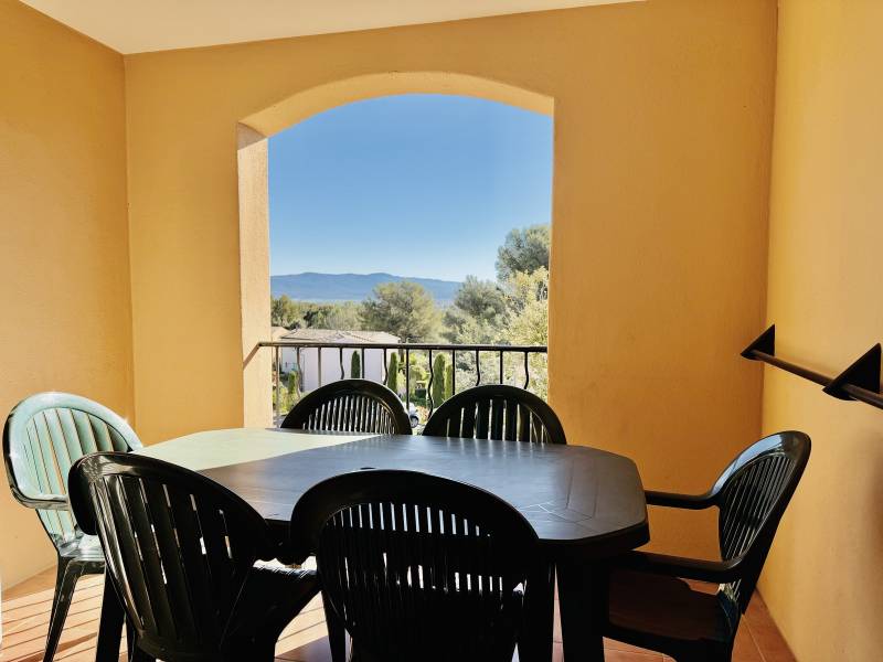 À VENDRE À MALLEMORT – INVESTISSEMENT LOCATIF MEUBLÉ & RÉNOVÉ GOLF DE PONT ROYAL