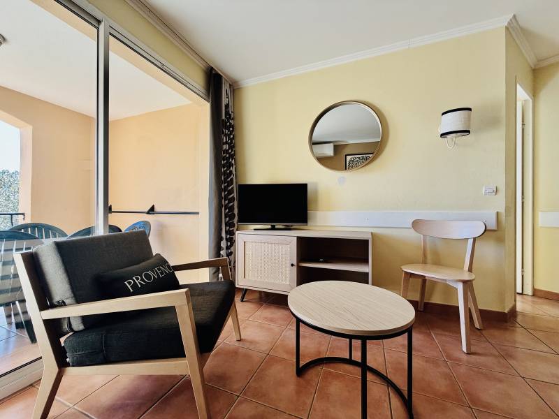 À VENDRE À MALLEMORT – INVESTISSEMENT LOCATIF MEUBLÉ & RÉNOVÉ GOLF DE PONT ROYAL