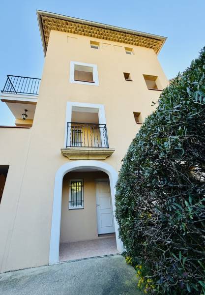 À VENDRE À MALLEMORT – INVESTISSEMENT LOCATIF MEUBLÉ & RÉNOVÉ GOLF DE PONT ROYAL