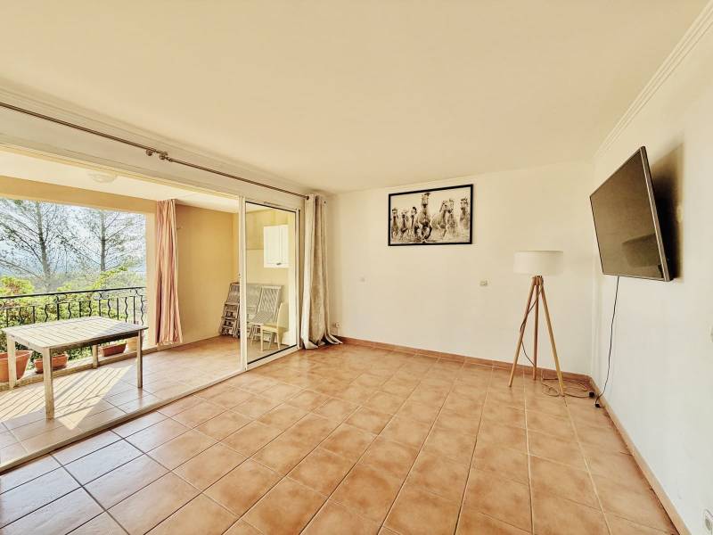 APPARTEMENT CLIMATISÉ 2 CHAMBRES AVEC TERRASSE ET PARKING GOLF DE PONT ROYAL