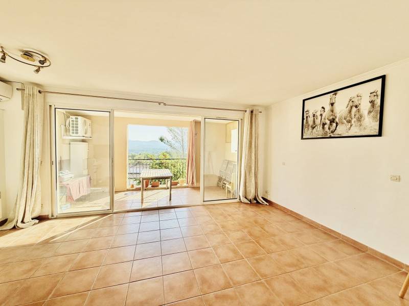 APPARTEMENT CLIMATISÉ 2 CHAMBRES AVEC TERRASSE ET PARKING GOLF DE PONT ROYAL