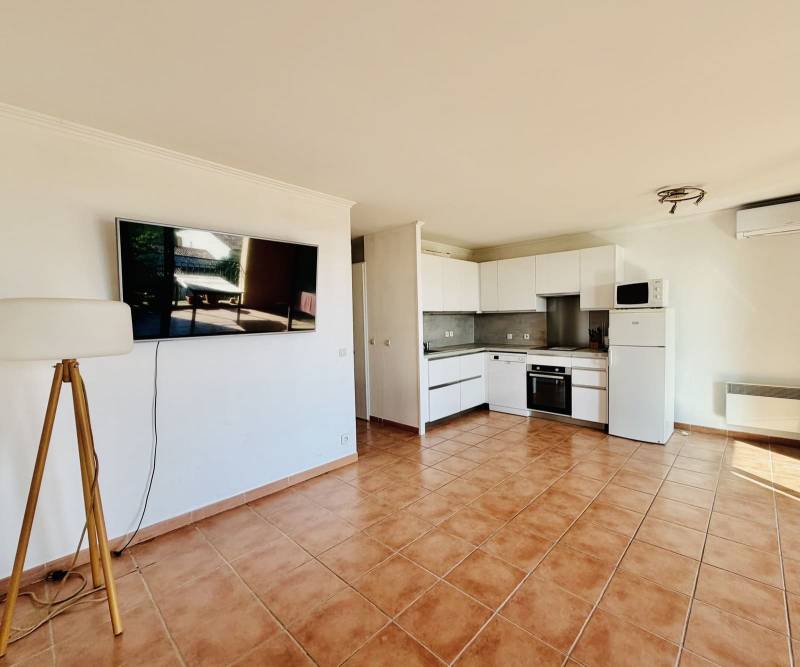 APPARTEMENT CLIMATISÉ 2 CHAMBRES AVEC TERRASSE ET PARKING GOLF DE PONT ROYAL