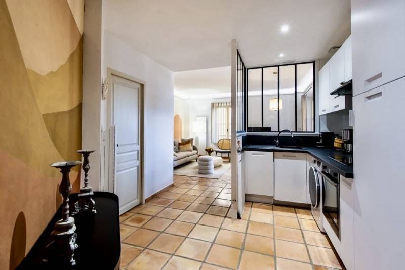 MAGNIFIQUE APPARTEMENT MEUBLÉ SUR LE GOLF DE PONT ROYAL, PARKING SOUTERRAIN ET PISCINE RÉSIDENTIELLE