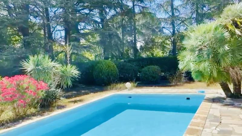 PUYRICARD CENTRE - MAISON INDIVIDUELLE - 4 PIÈCES - 3 CHAMBRES - JARDIN - PISCINE - GARAGE
