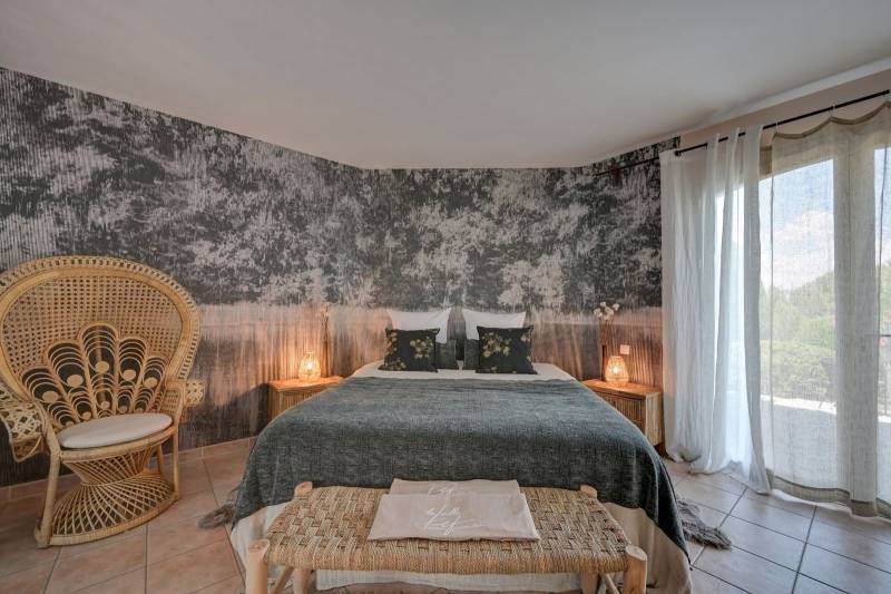VILLA D'EXCEPTION SUR UN TERRAIN DE 3500M2, DOMAINE ET GOLF DE PONT ROYAL