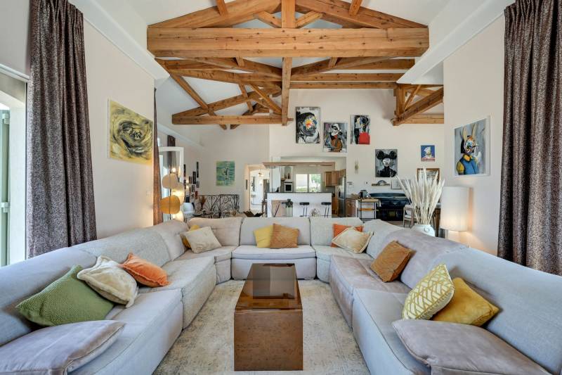 VILLA D'EXCEPTION SUR UN TERRAIN DE 3500M2, DOMAINE ET GOLF DE PONT ROYAL