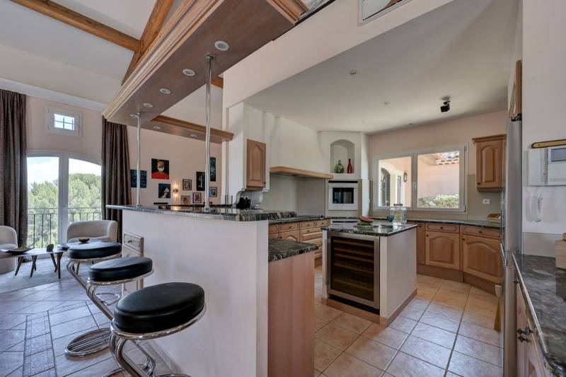 VILLA D'EXCEPTION SUR UN TERRAIN DE 3500M2, DOMAINE ET GOLF DE PONT ROYAL
