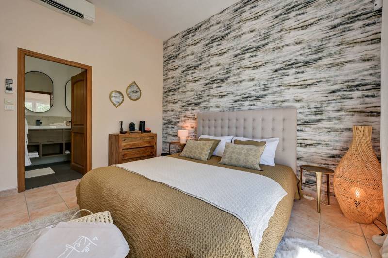 VILLA D'EXCEPTION SUR UN TERRAIN DE 3500M2, DOMAINE ET GOLF DE PONT ROYAL