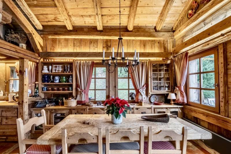 CHALET D'ARCHITECTE À MEGÈVE,  CENTRE À PIED ET SKI-OUT