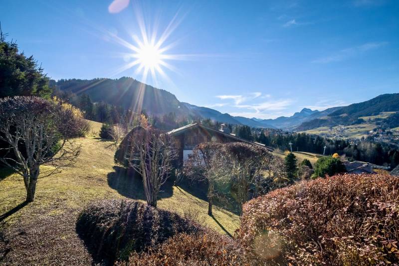 CHALET D'ARCHITECTE À MEGÈVE,  CENTRE À PIED ET SKI-OUT