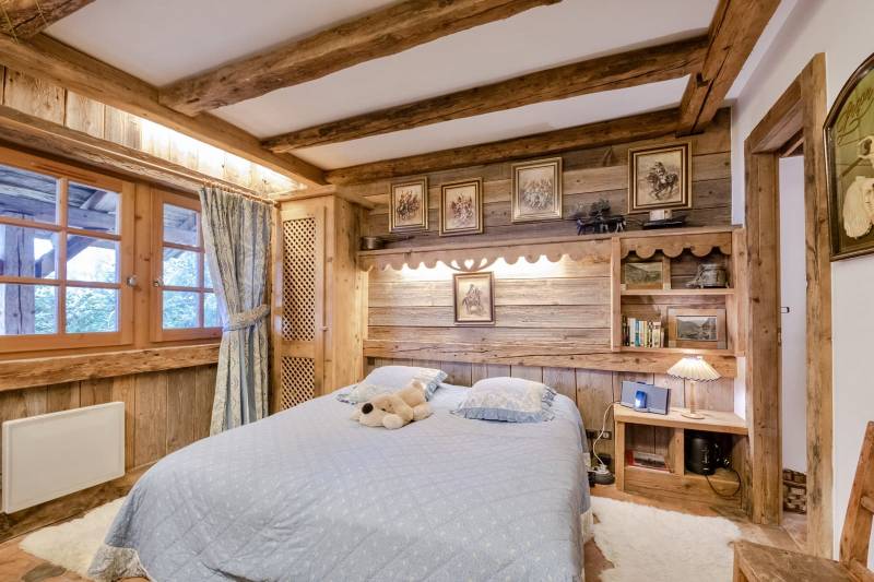 CHALET D'ARCHITECTE À MEGÈVE,  CENTRE À PIED ET SKI-OUT